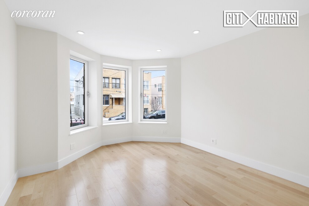 Foto del edificio - 64-44 Woodbine St