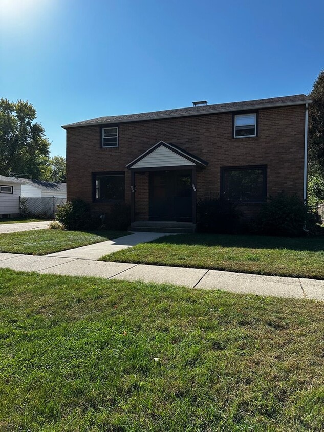Primary Photo - 811-811 Miller Ave