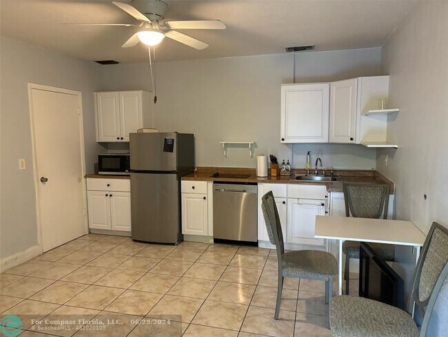 Foto del edificio - 1443 NE 56th St