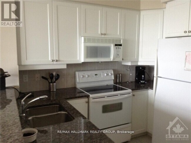 Building Photo - 570 Ave. Laurier