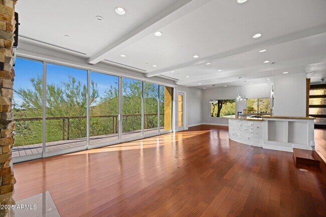 Foto del edificio - 4820 E Cottontail Run Rd