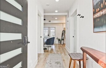 Building Photo - 3229 Kingsdale Dr SW