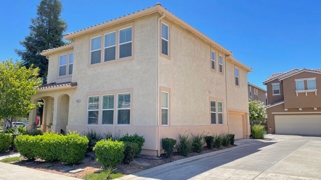 Building Photo - 3936 Purple Finch Ln