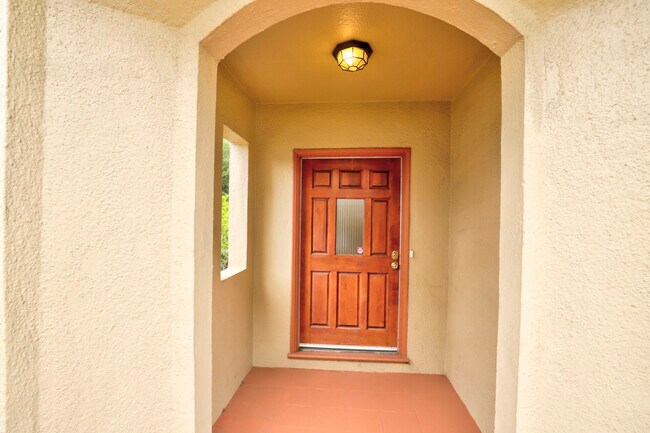 Photo - 733 Grosvenor Pl House