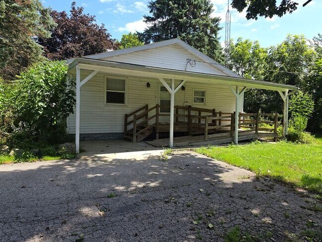 Foto del edificio - 3 bedroom home Eau Claire
