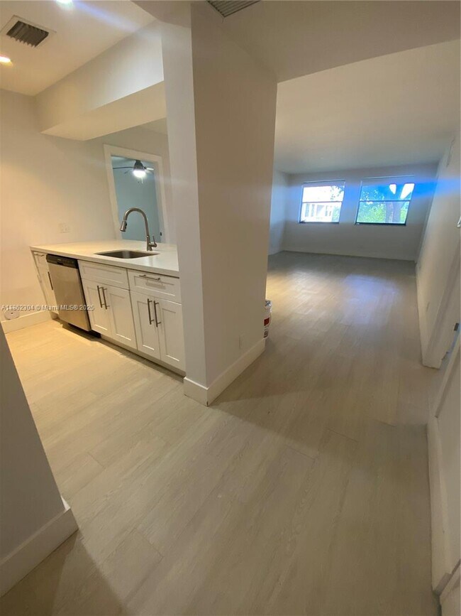 Foto del edificio - 8100 Geneva Ct