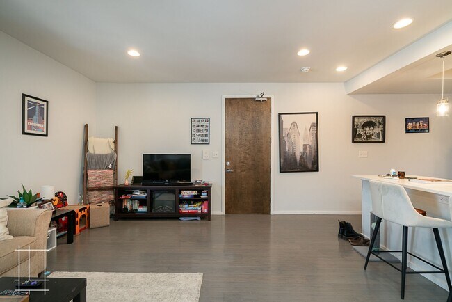 Foto del edificio - 970 N High St