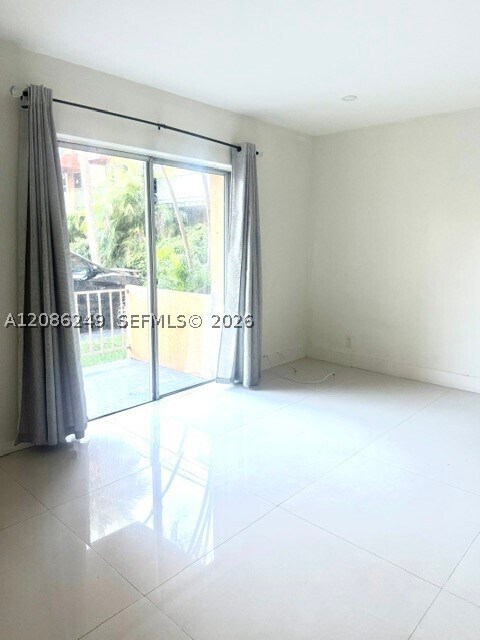 Foto del edificio - 18111 NW 68th Ave