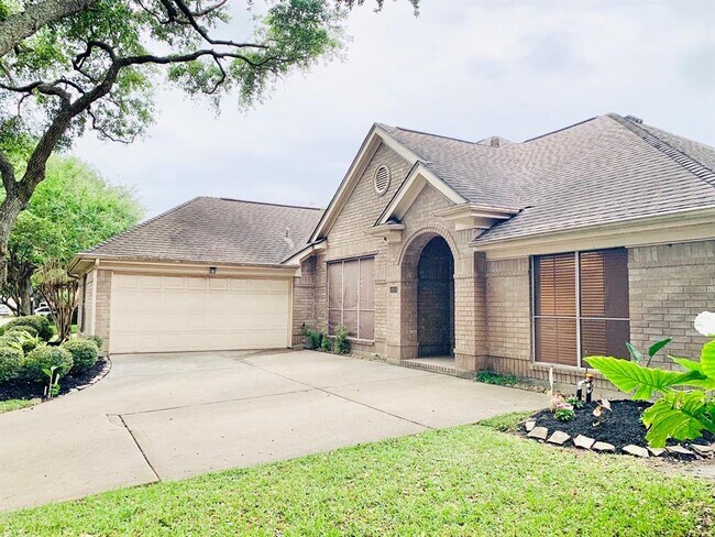Building Photo - 14138 Swallowfield Dr
