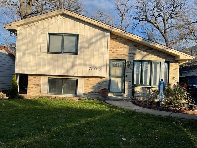 Building Photo - 305 River Glen Ave