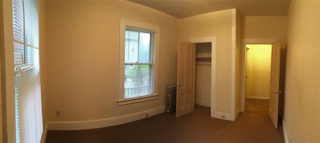 Building Photo - 16 Elm St