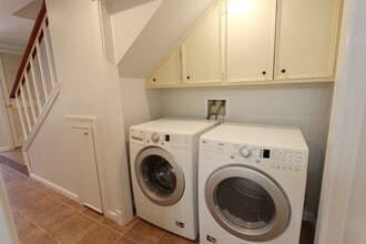 Building Photo - 6511 Kenyon Ln