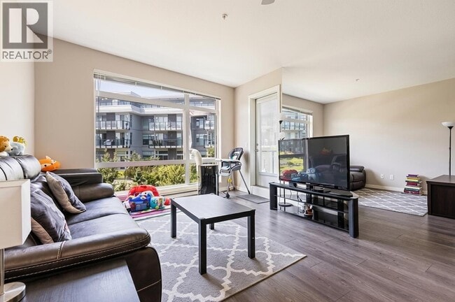 Building Photo - 22 E Royal Ave