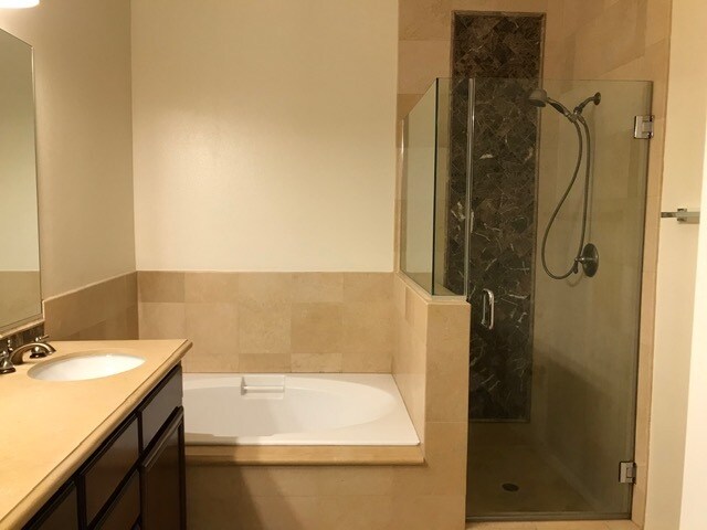 Foto del edificio - 10715 Camarillo St