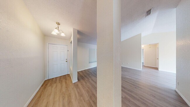 Building Photo - Beautiful 3 Bed/2 Bath Single Family Home ...