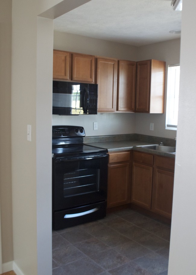 Building Photo - 320 N Ferne Clyffe Rd