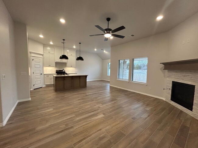 Foto del edificio - Brand New 3 Bedroom Home in Edmond