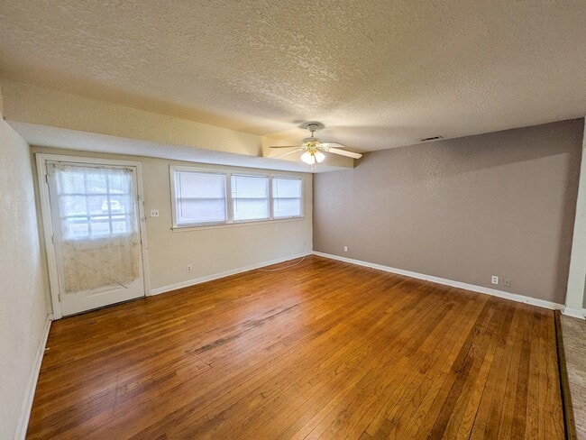 Building Photo - 306 Bridal Wreath Ave