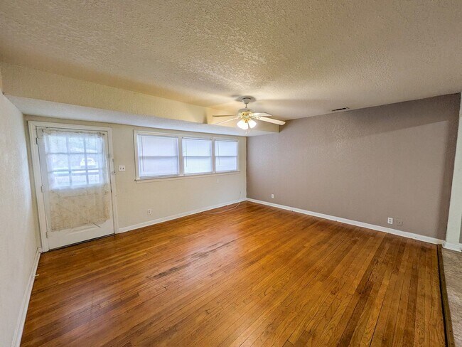 Foto del edificio - 306 Bridal Wreath Ave