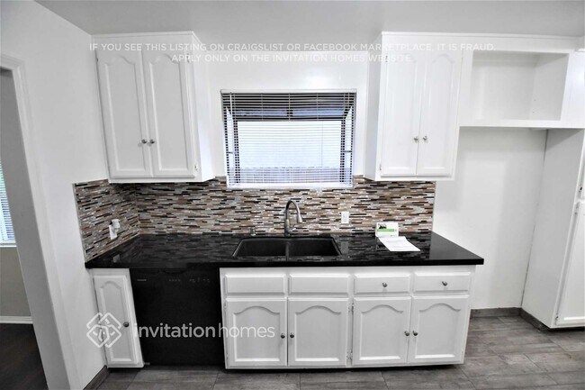 Foto del edificio - 7017 Murietta Ave