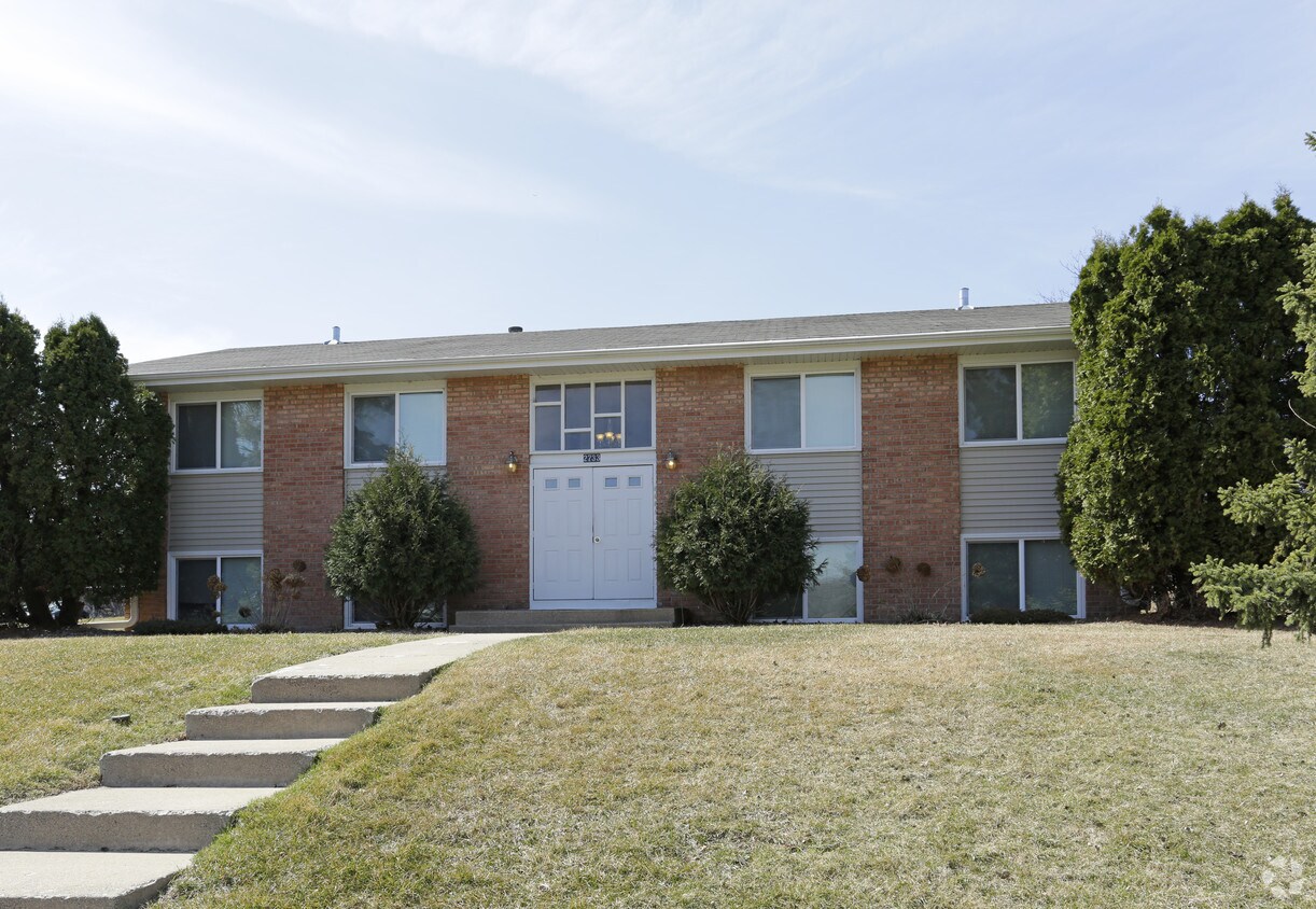 Primary Photo - 2733 Virginia Ave N