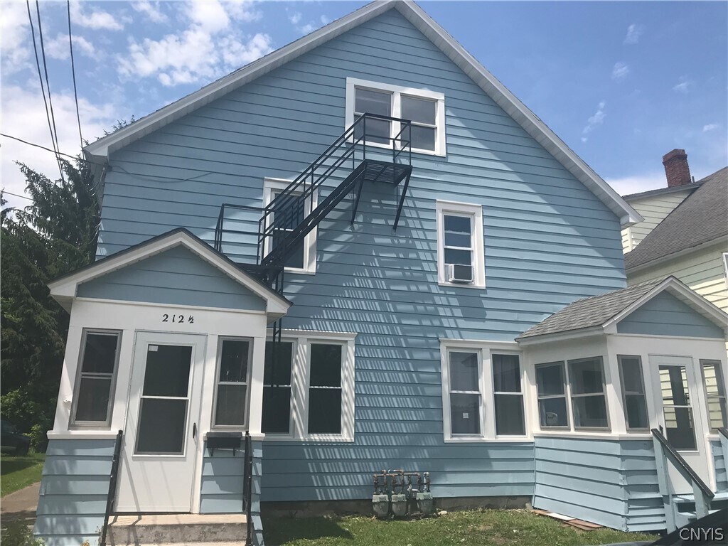 Foto principal - 179 1/2 S Main St