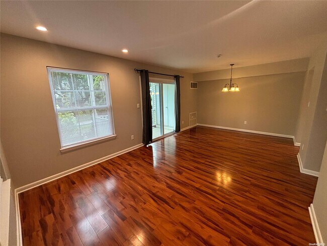 Foto del edificio - 283 Fairview Cir