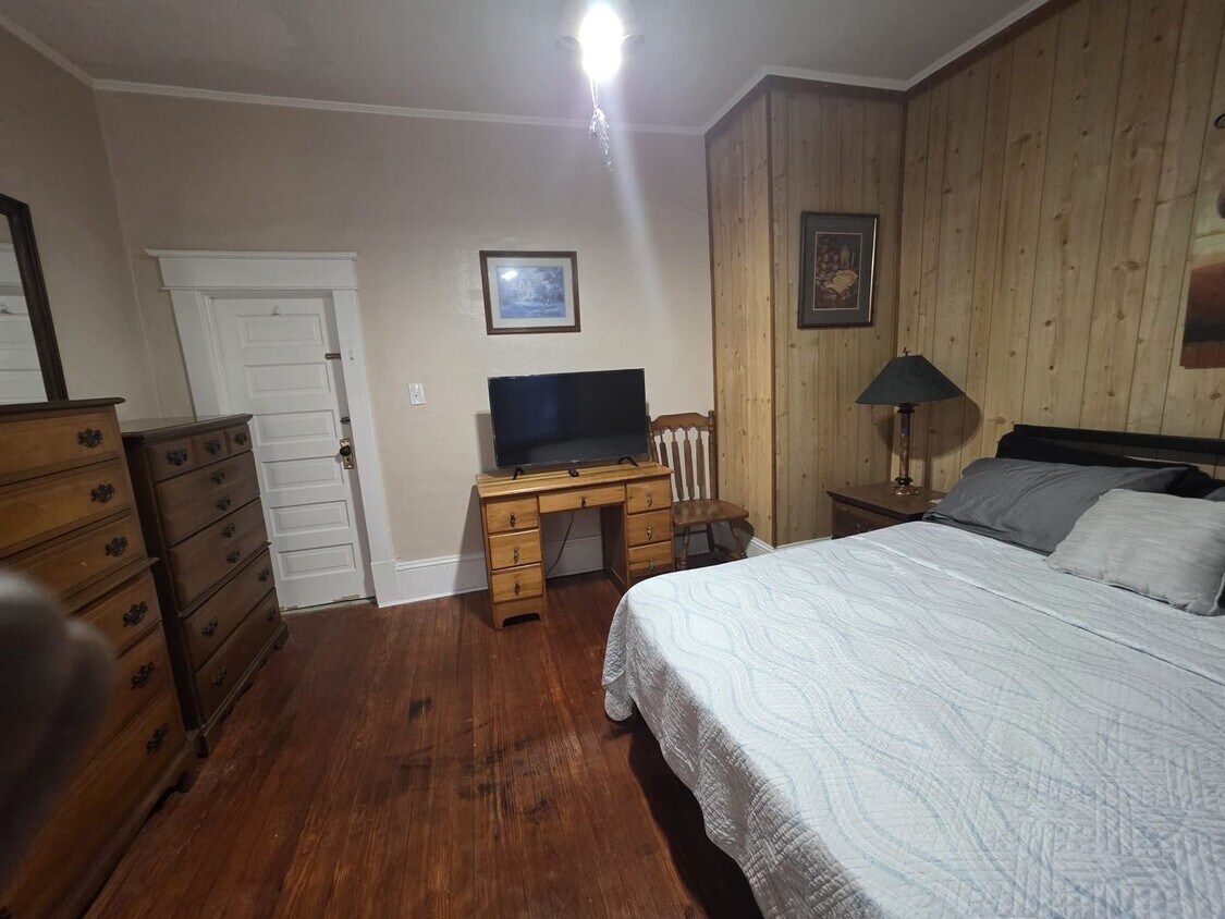 Building Photo - Villa Rooming house