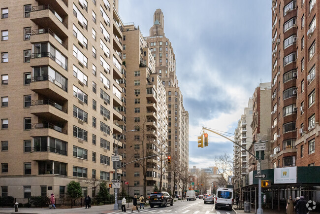 Building Photo - One Fifth Avenue