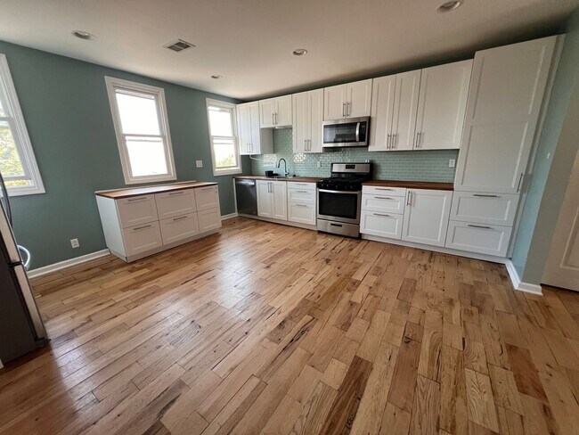 Building Photo - Pittsburgh - 3 Bedroom 1.5 Bathroom
