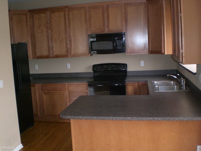 Building Photo - 2 br, 2.5 bath  - 22075 Parkview Dr