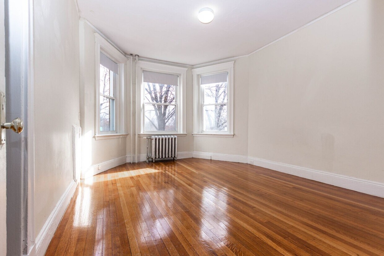 Primary Photo - 9/1 No Fee! Renovated 1BR in Fenway elevat...