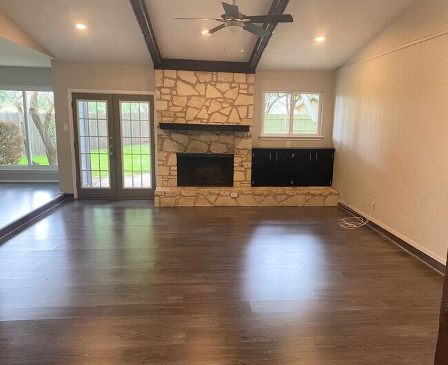 Building Photo - Northwest Austin Beauty Feeds to RRISD!