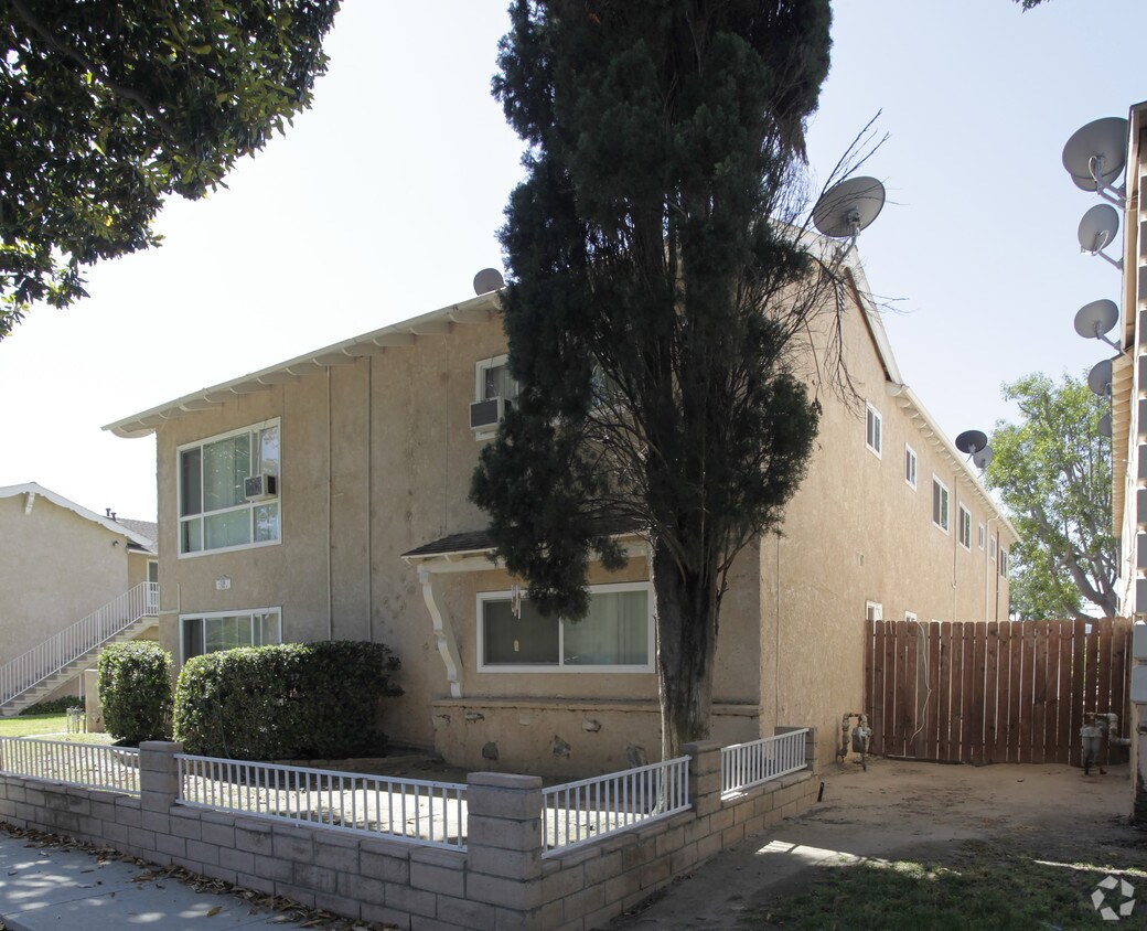 Foto del edificio - 2316 E Santa Fe Ave