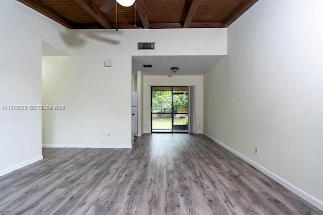 Building Photo - 472 Glenwood Dr