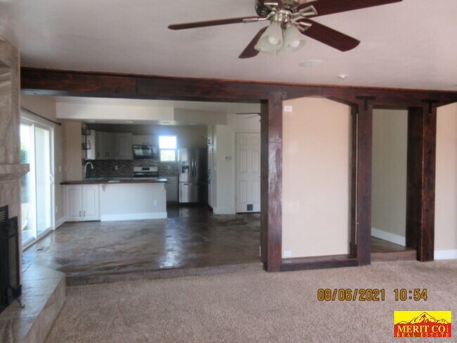 Foto del edificio - 8585 Black Forest Rd