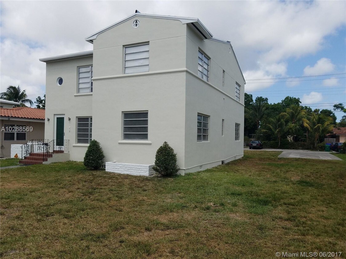 3627 Ponce De Leon Blvd, Coral Gables, FL 33134 Townhouse for Rent in Coral Gables, FL