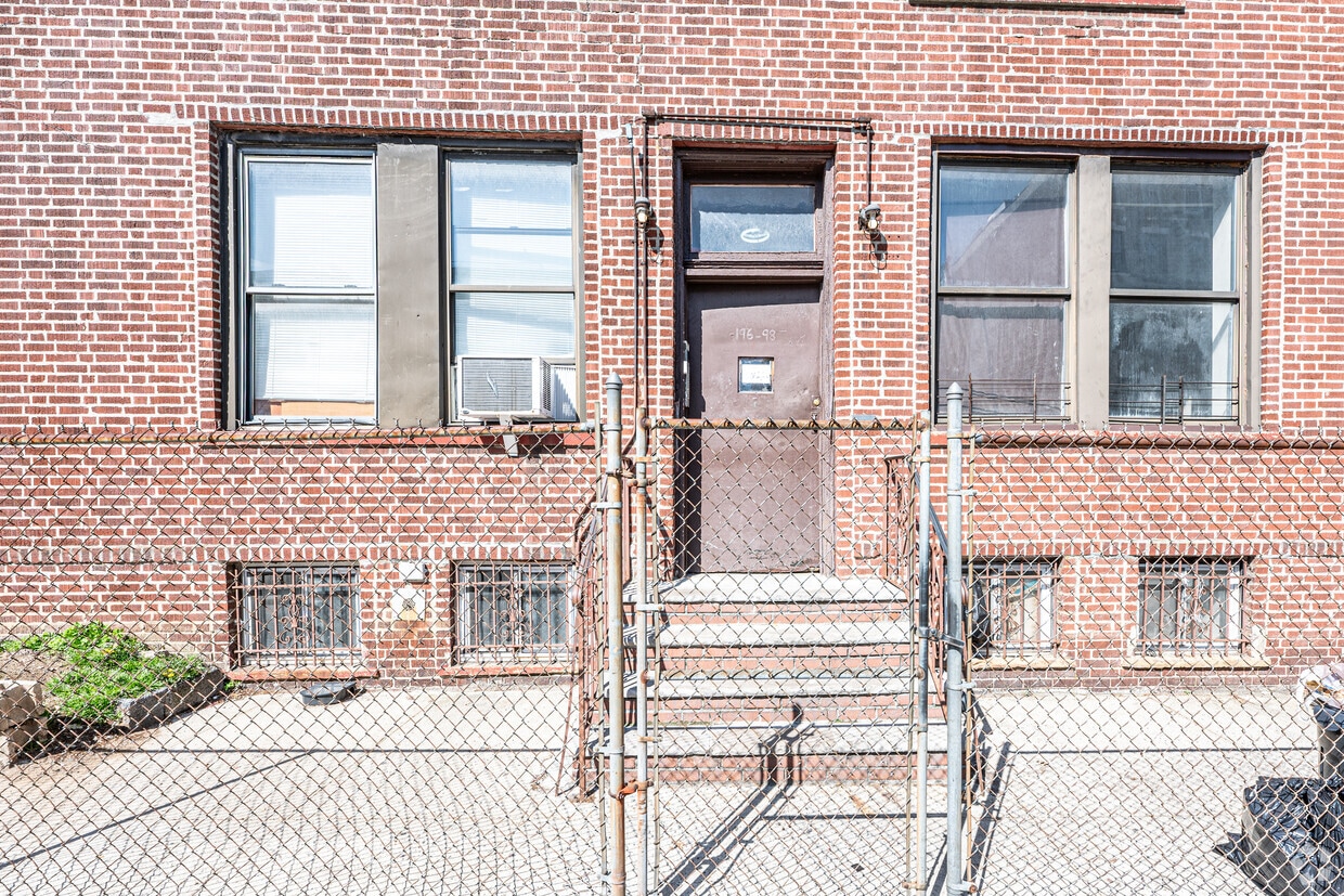 Entrance - 196-198 Buffalo Ave