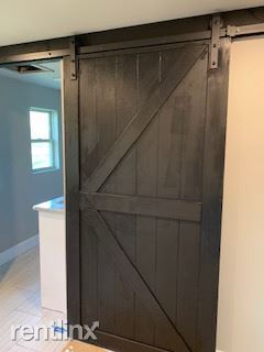 Foto del edificio - 10125 Lanehart Rd