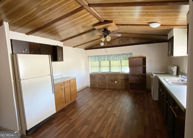 Building Photo - 1153 Ennis Cir