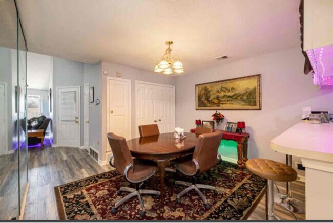 Foto del edificio - 5844 Ashridge Pl