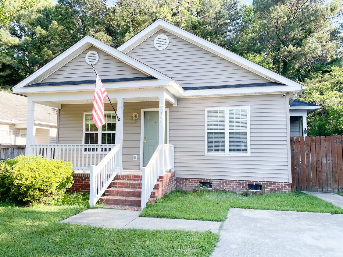Primary Photo - 405 Cami Forest Ln