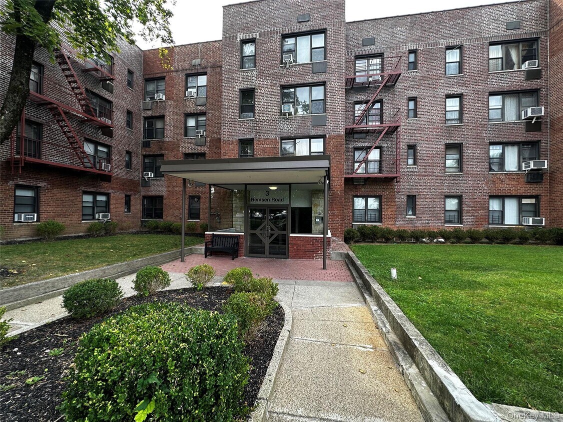 Foto principal - 3 Remsen Rd