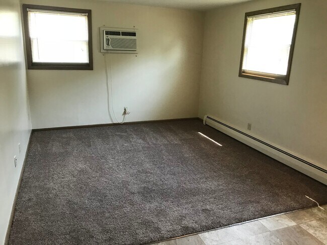 Foto del edificio - Forestview 1 Bedroom Lower Unit