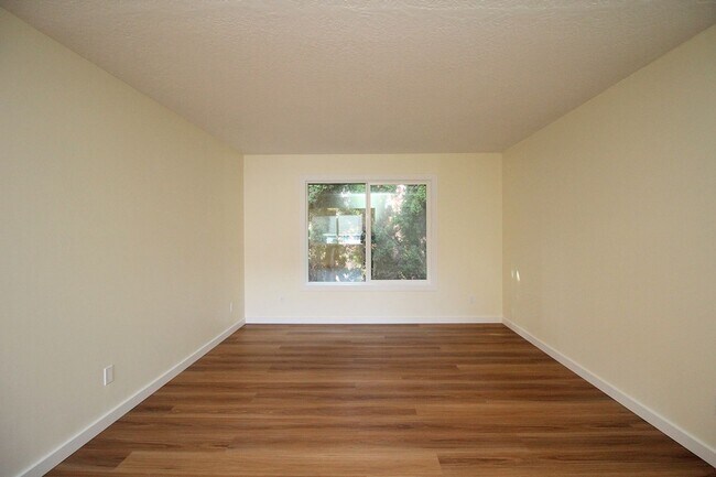 Foto del edificio - 1865-1865 SE Oak St