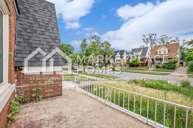 Foto del edificio - 15061 Pinehurst St