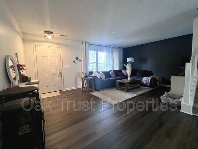Foto del edificio - 303 Yellow Hawthorn Cir