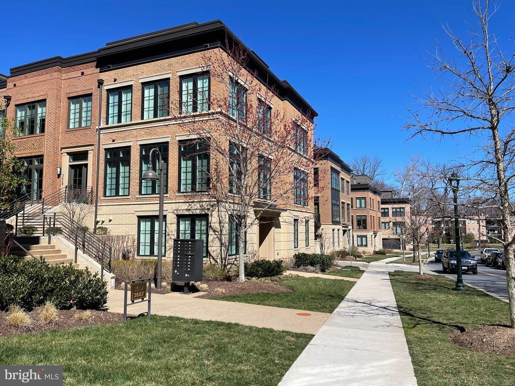 Foto principal - 3721 Chevy Chase Lake Dr