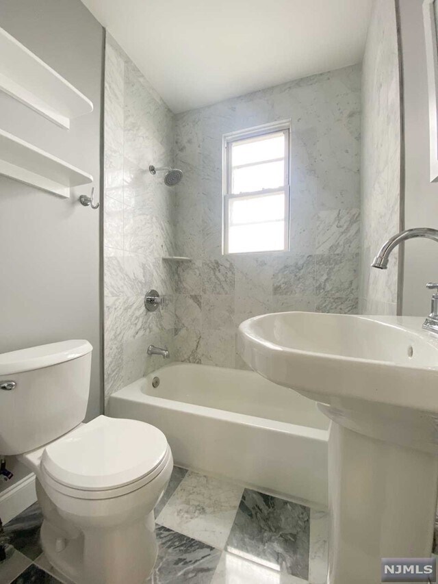 Foto del edificio - 289 Parker Ave