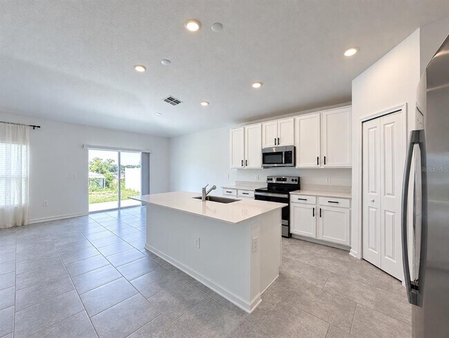 Building Photo - 977 Waterfall Blvd